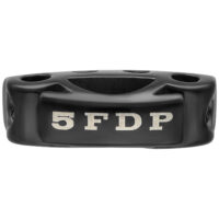 Charm 5FDP noir en cuir et acier chirurgical, vue de face