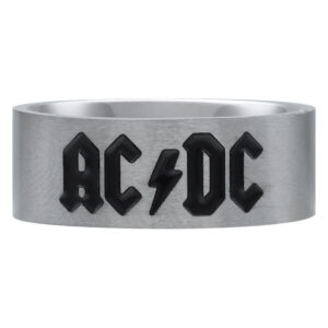 Bague argentée avec logo ACDC noir sur fond blanc