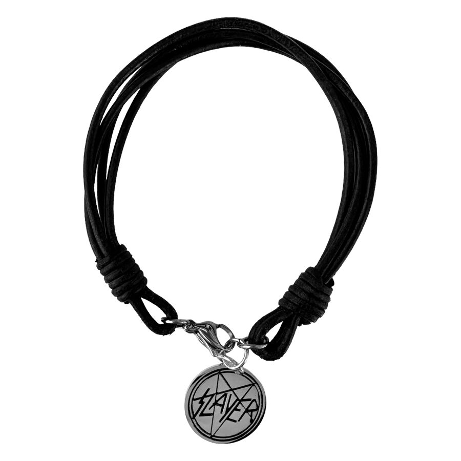 Slayer Penta Coin Bracelet en Cuir Bracelet en cuir noir avec pendentif Slayer argenté sur fond blanc