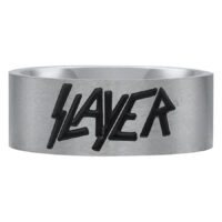 Bague en acier avec logo Slayer argenté Bague argentée avec logo Slayer noir sur fond blanc