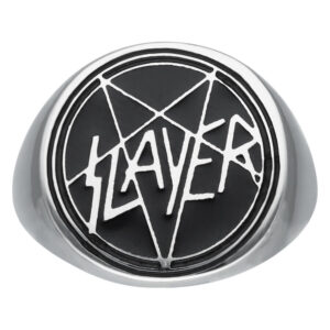 Chevalière en argent avec logo Slayer sur fond noir