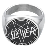 Chevalière en argent émaillé Slayer Chevalière en argent avec logo noir Slayer sur fond blanc
