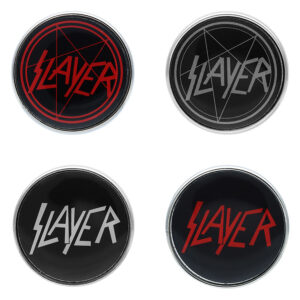 Quatre badges Slayer Doming en acier chirurgical argent et noir sur fond blanc
