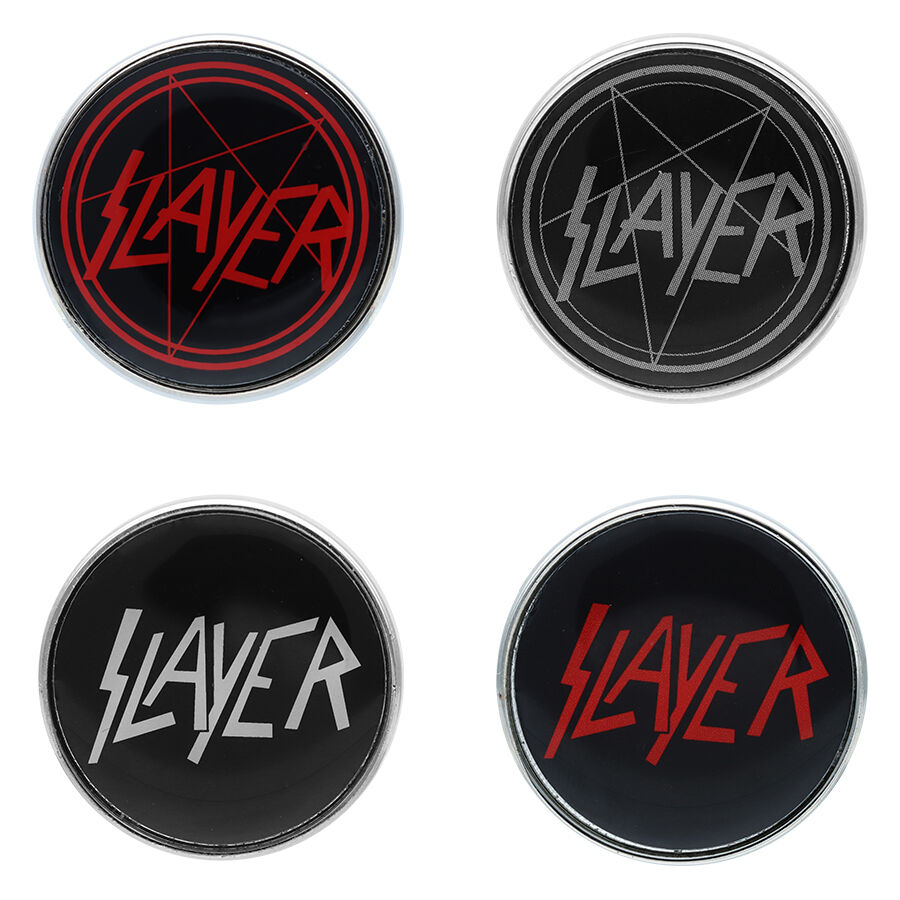 Quatre badges Slayer Doming en acier chirurgical argent et noir sur fond blanc