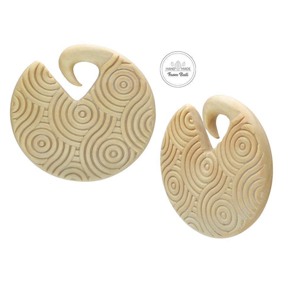 Poids d'oreille en bois avec motif de vagues Paire de poids d'oreille ronds en bois avec motif de vagues gravé sur fond blanc