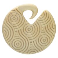 Wildcat Circles poids d'oreille en bois Poids d'oreille rond en bois clair avec des motifs circulaires sur fond blanc