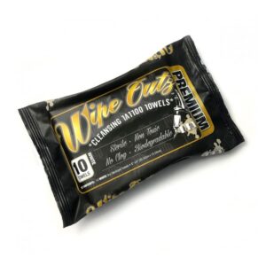 Paquet noir de serviettes stérilisées Wipe Outz sur fond blanc