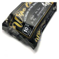 Wipe Outz Serviettes Tattoo, stérilisées, Noires Paquet noir de serviettes Wipe Outz Tattoo, stérilisées, sur fond blanc