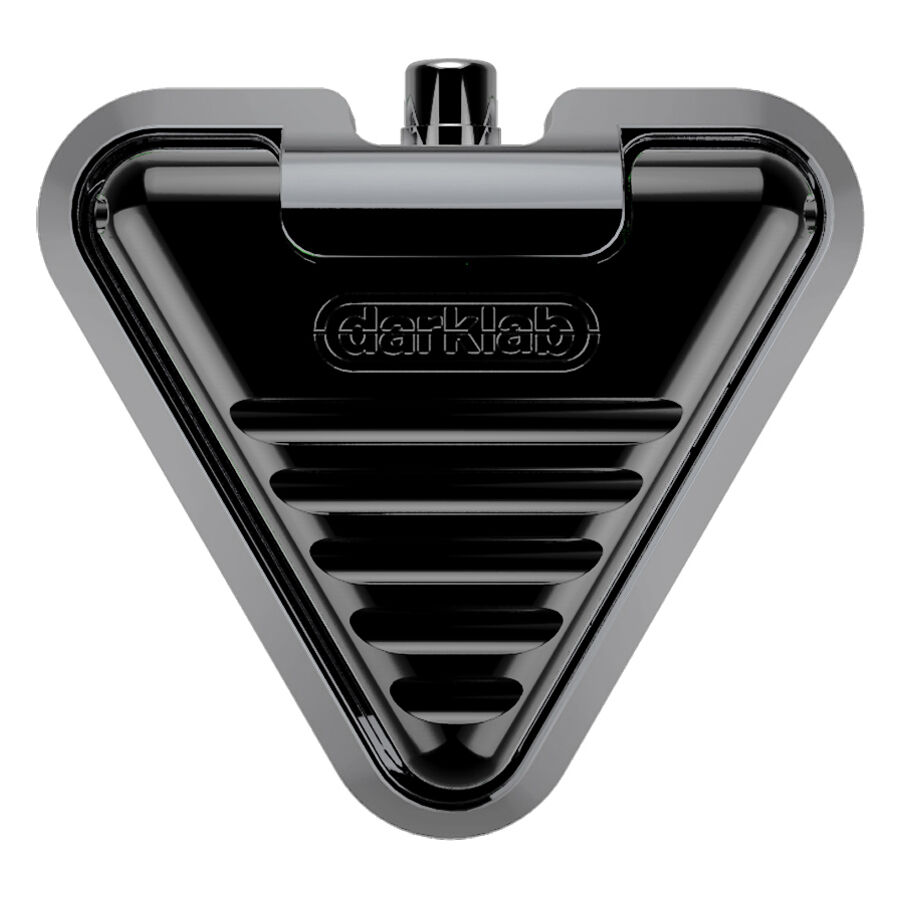 Pédale Delta en gris canon de fusil Pédale triangulaire noire et grise en aluminium sur fond blanc