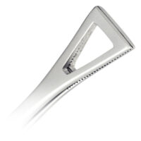 Outil de piercing Wildcat Duval en acier inoxydable Outil de piercing Duval en acier inoxydable argenté sur fond blanc