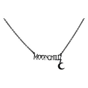 Chaîne noire avec l'inscription 'Moonchild' et un petit pendentif lune sur fond blanc