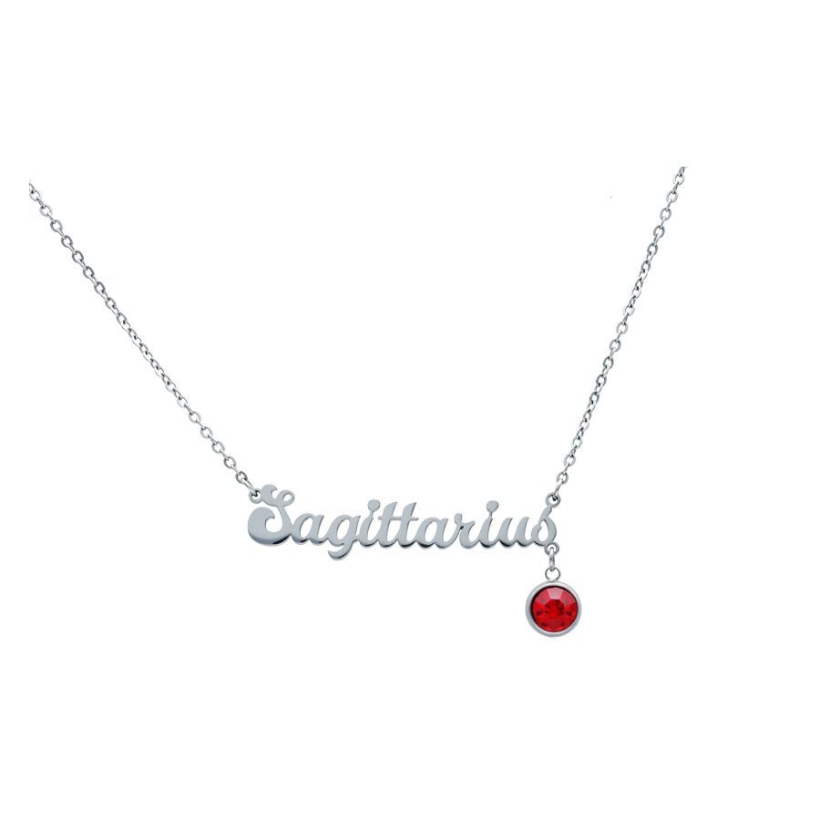 Collier Sagittaire en argent avec pendentif en cristal rouge sur fond blanc