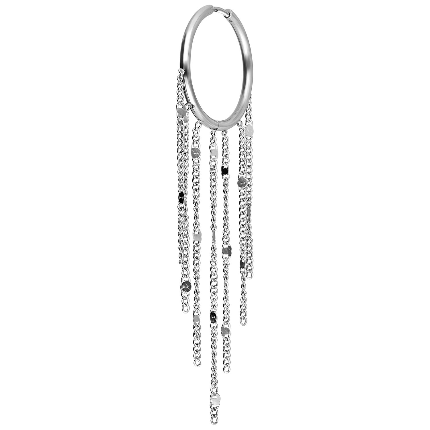 Boucles d'oreilles créoles argentées avec chaînes Boucle d'oreille créole argentée avec longues chaînes pendantes sur fond blanc