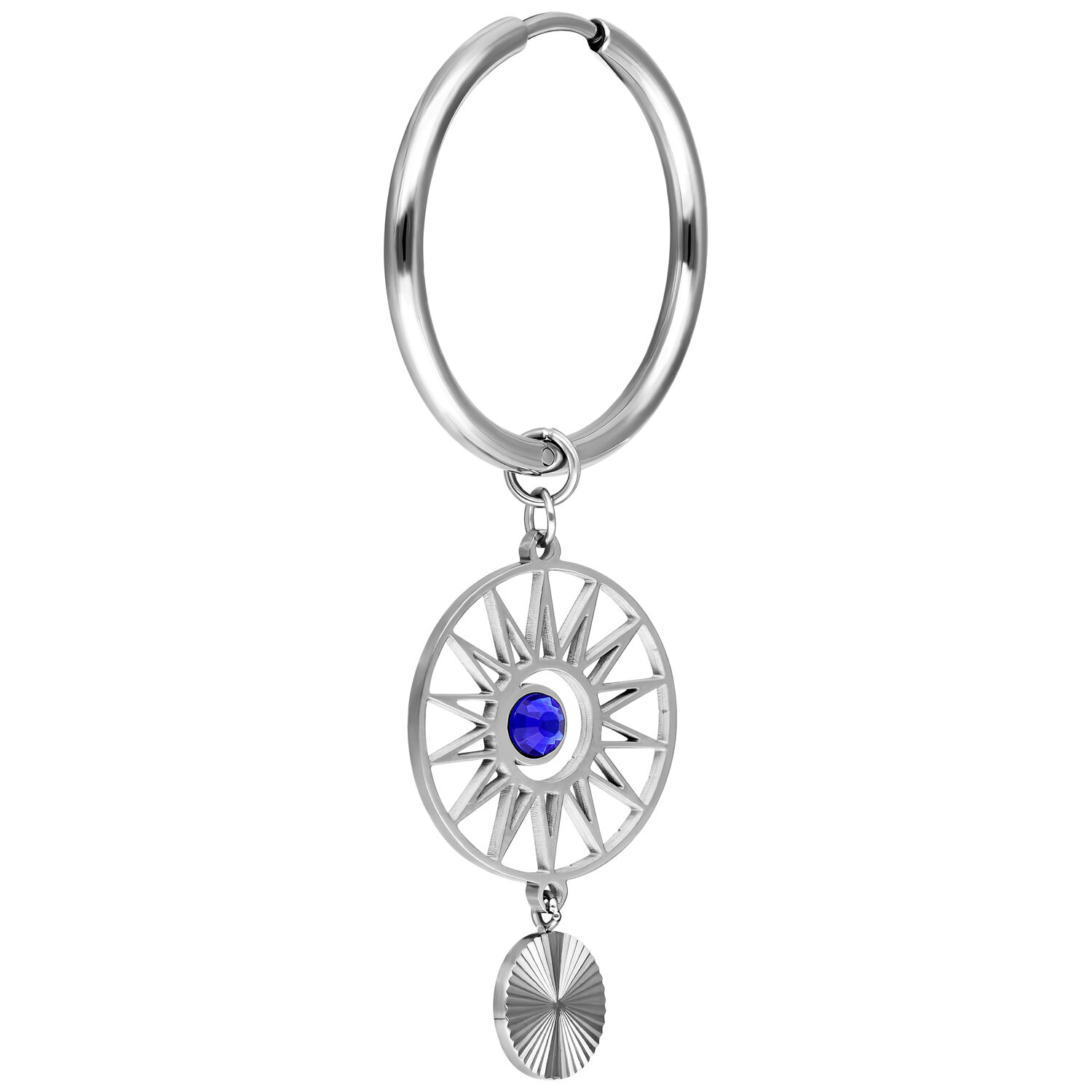 Créoles argentées avec cristal bleu Créole argentée avec cristal bleu et motif solaire sur fond blanc
