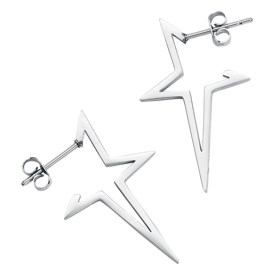 Boucles d'oreilles étoiles argentées en acier chirurgical Boucles d'oreilles étoiles argentées en acier chirurgical 316L sur fond blanc