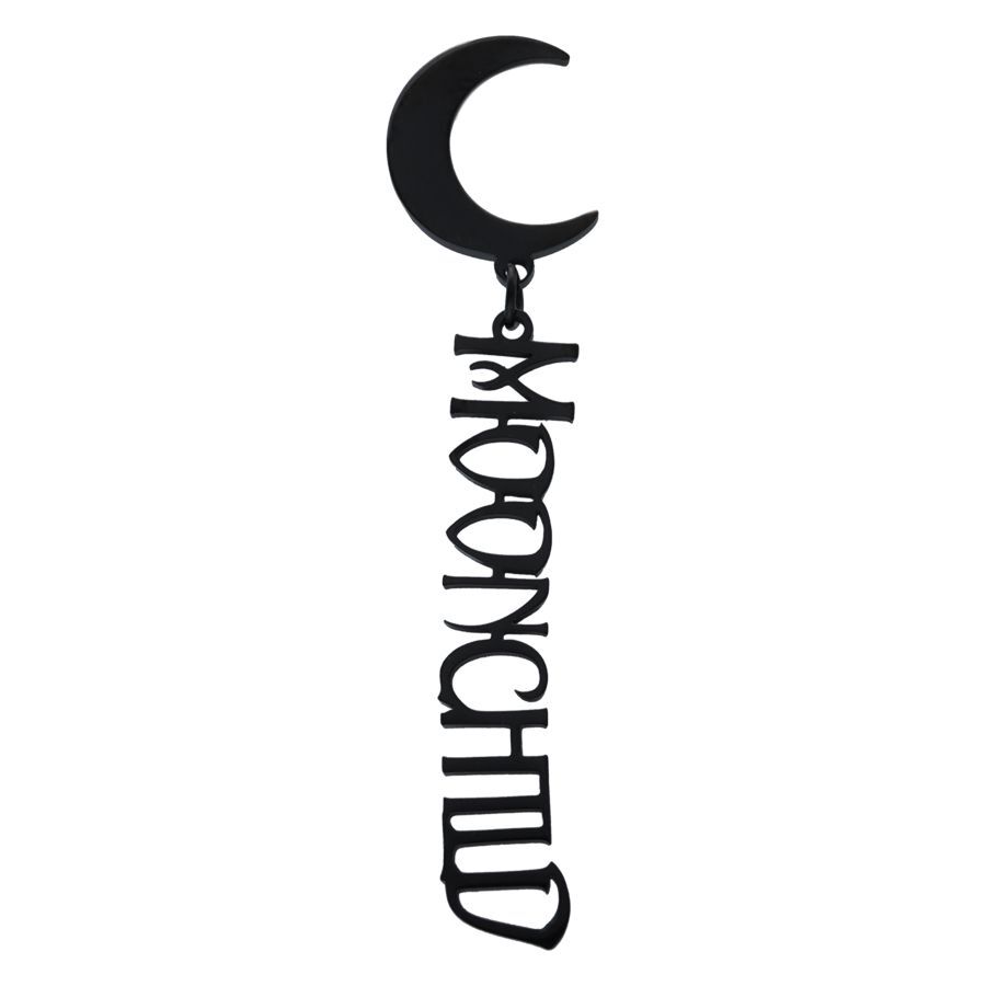 Clous d'oreilles Moonchild noirs en acier chirurgical Clous d'oreilles noirs avec motif de lune et inscription 'Moonchild' sur fond blanc