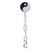 Boucles d'oreilles Yin Yang en acier chirurgical Boucles d'oreilles Yin Yang argentées avec pendentif sur fond blanc