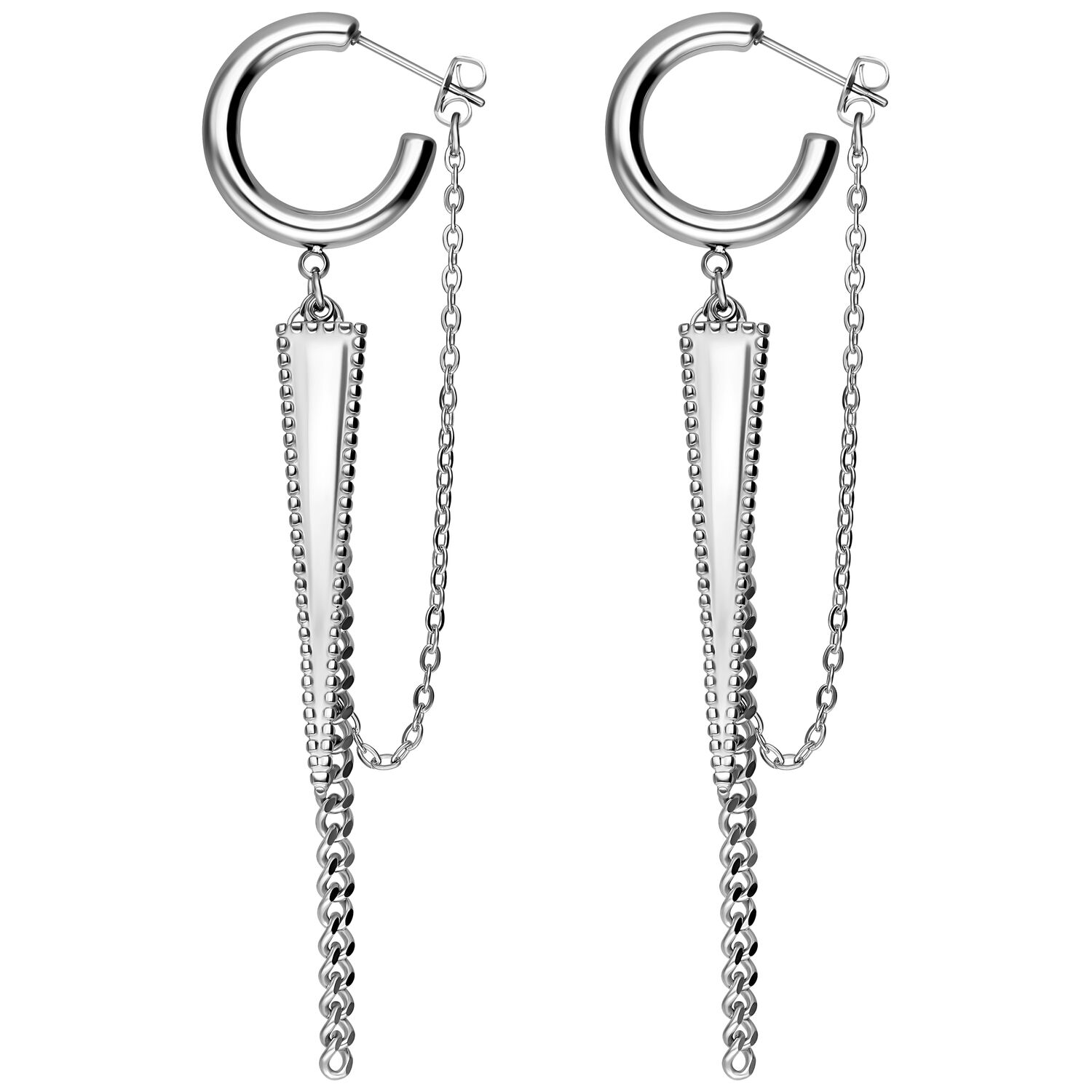 Boucles d'oreilles triangles argentées avec chaînes Boucles d'oreilles argentées en forme de triangle avec pendentif chaîne sur fond blanc