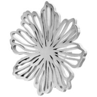Élégants clous d'oreilles fleur en acier inoxydable Clous d'oreilles fleur en acier inoxydable argentés sur fond blanc