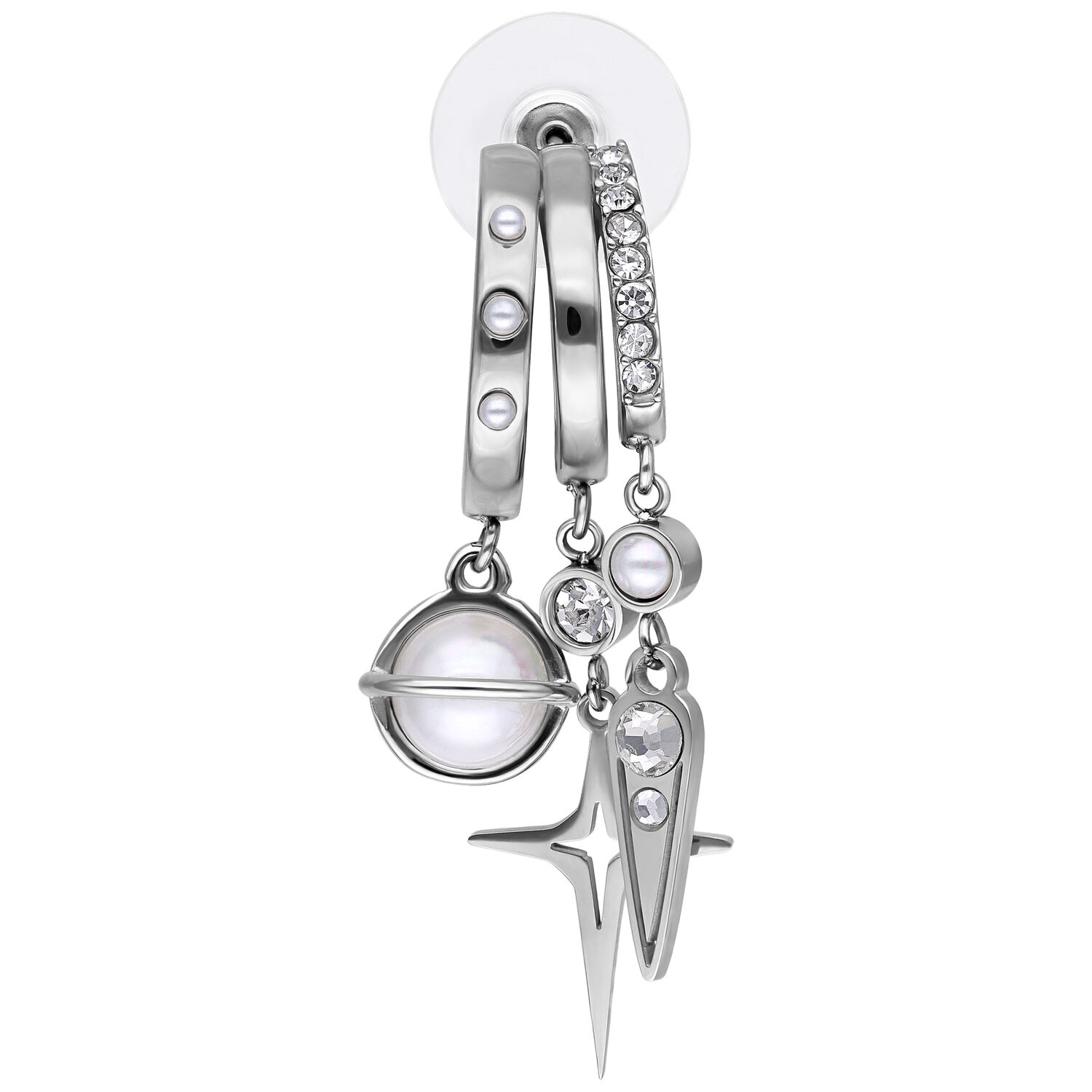 Trois boucles d'oreilles argentées avec perles, pierres scintillantes et pendentif étoile sur fond blanc