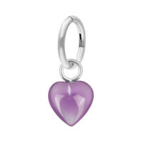 Anneau de nombril cœur en pierre violette 7,0 mm Anneau piercing cœur violet en acier chirurgical sur fond blanc