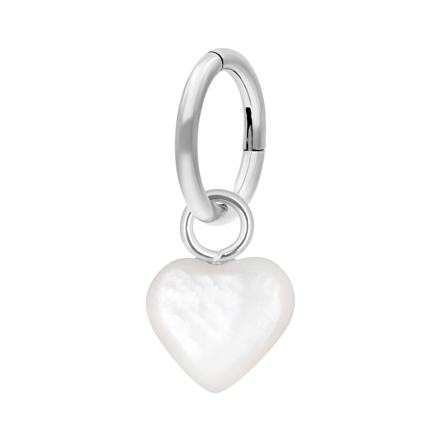 Clicker pour nombril avec pendentif cœur en argent Anneau de nombril en argent avec pendentif cœur blanc sur fond blanc