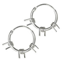 Boucles d'oreilles Double Mesh argentées de Wildcat Deux boucles d'oreilles argentées avec design double mesh sur fond blanc