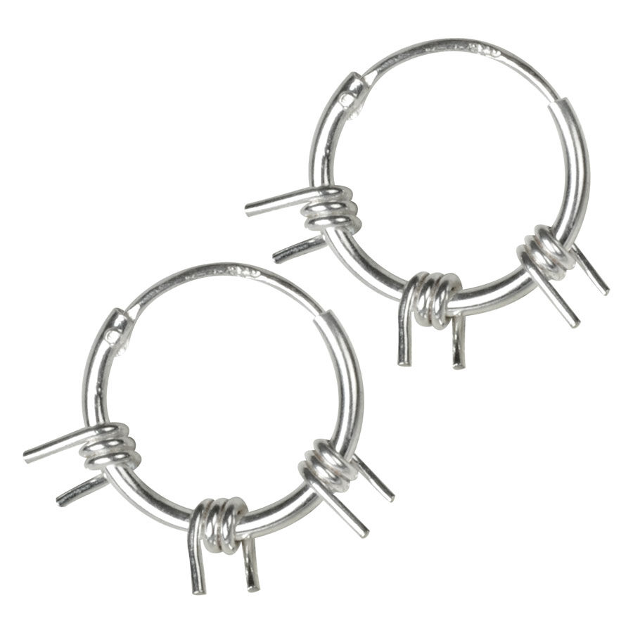 Boucles d'oreilles Double Mesh argentées de Wildcat Deux boucles d'oreilles argentées avec design double mesh sur fond blanc