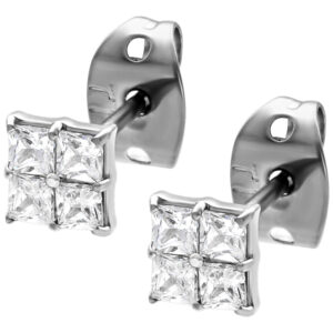 Boucles d'oreilles argentées avec cristaux carrés sur fond blanc
