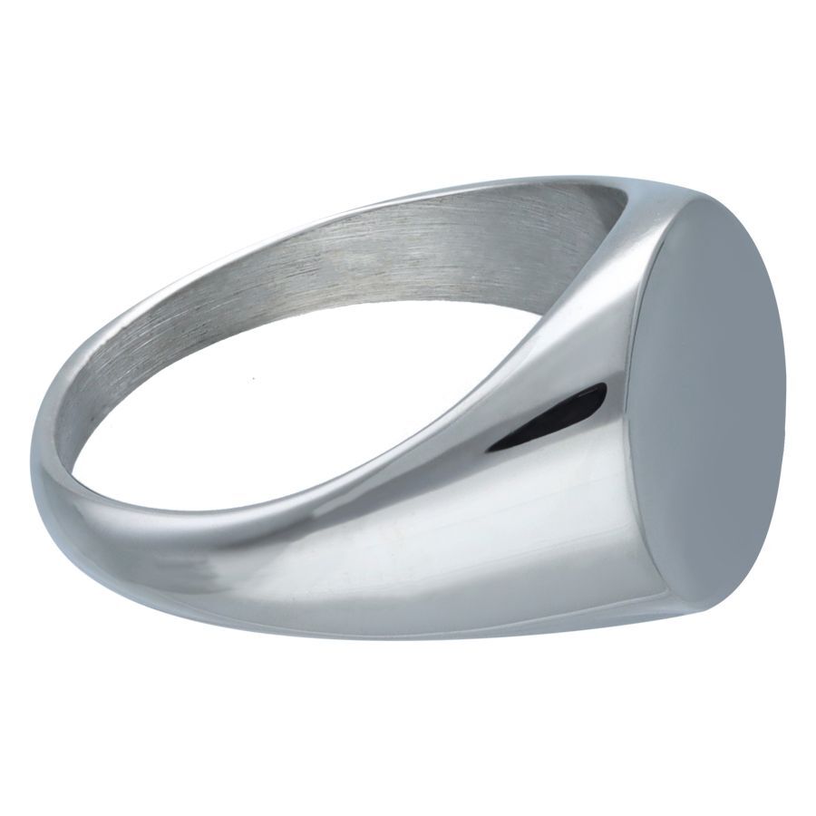 Anneau basique en acier argenté gravable Anneau basique en acier chirurgical 316L sur fond blanc
