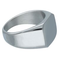 Bague basique gravable en acier chirurgical Bague en argent en acier chirurgical 316L sur fond blanc
