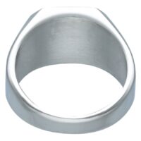 Bague basique en acier chirurgical argenté Bague gravable en acier chirurgical argenté sur fond blanc