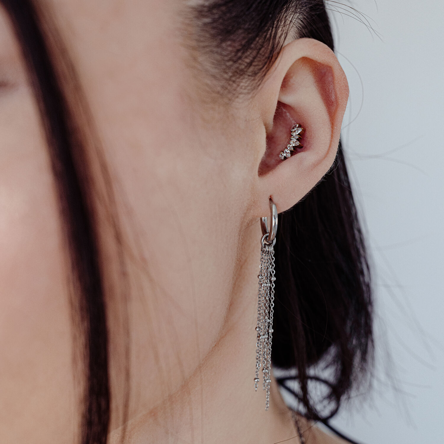 Embout d'oreille en titane doré avec cristaux Embout doré scintillant pour filetage interne porté à l'oreille