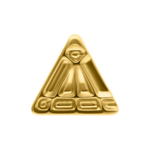 Embout triangulaire doré en titane avec surface brillante sur fond blanc