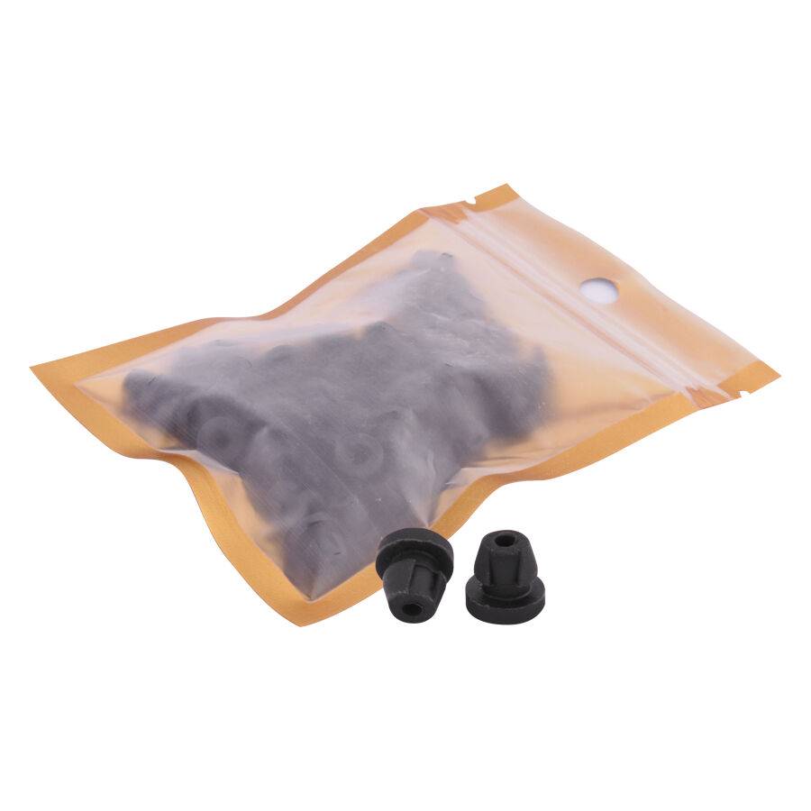Embouts en silicone noirs en sachet Tampons en caoutchouc noirs dans un sachet transparent sur fond blanc