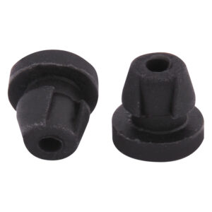 Deux nipples en silicone noirs sur fond blanc, en forme de cylindre