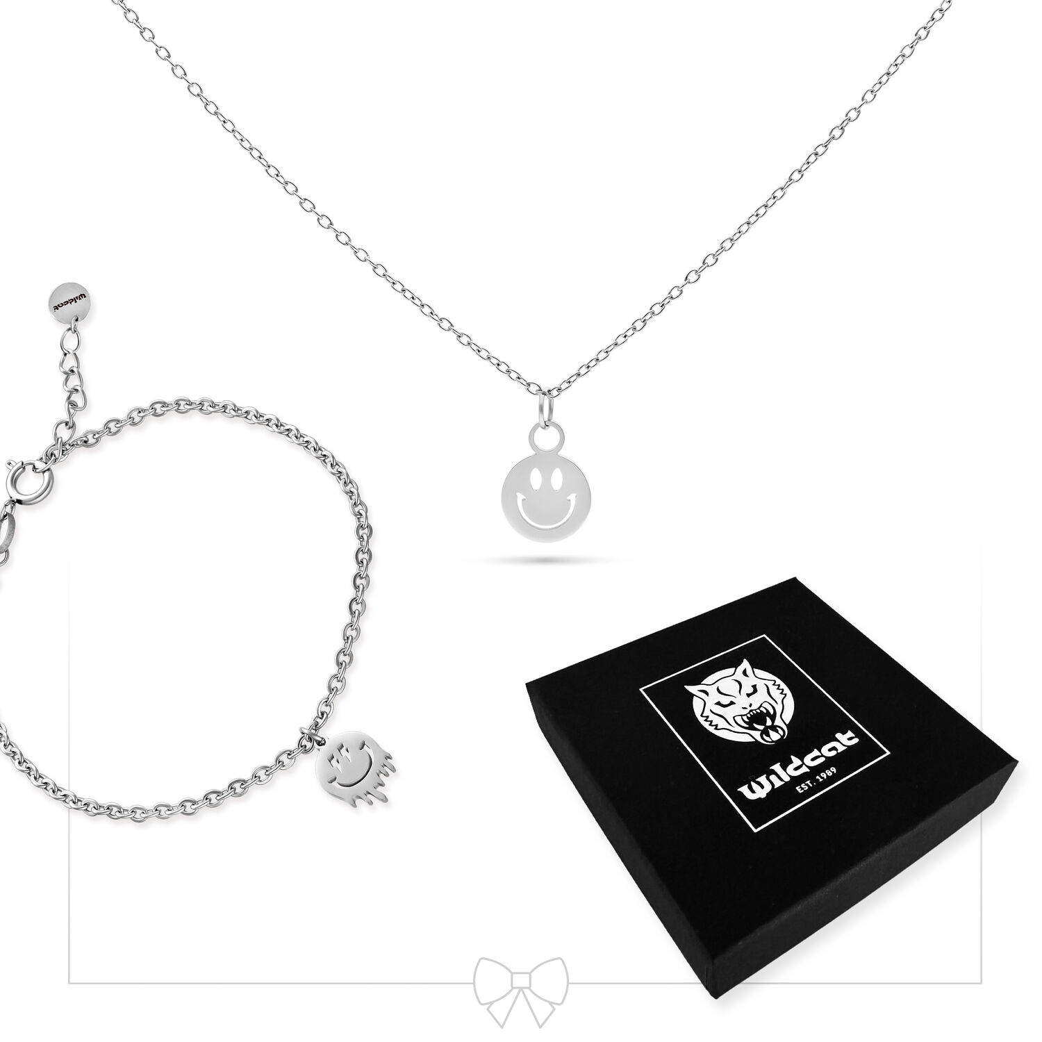 Set de bijoux Smiley en argent avec boîte Bracelet et collier Smiley en argent avec boîte cadeau sur fond blanc