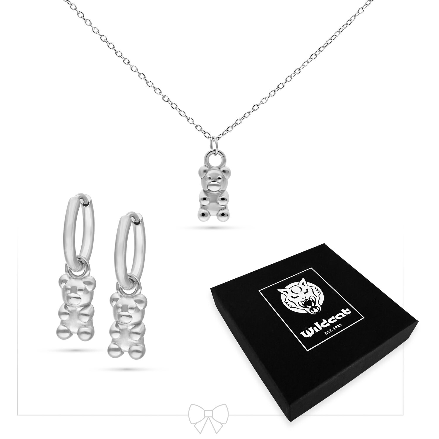 Collier argenté avec pendentif ourson en gomme et créoles assorties, boîte cadeau noire en arrière-plan