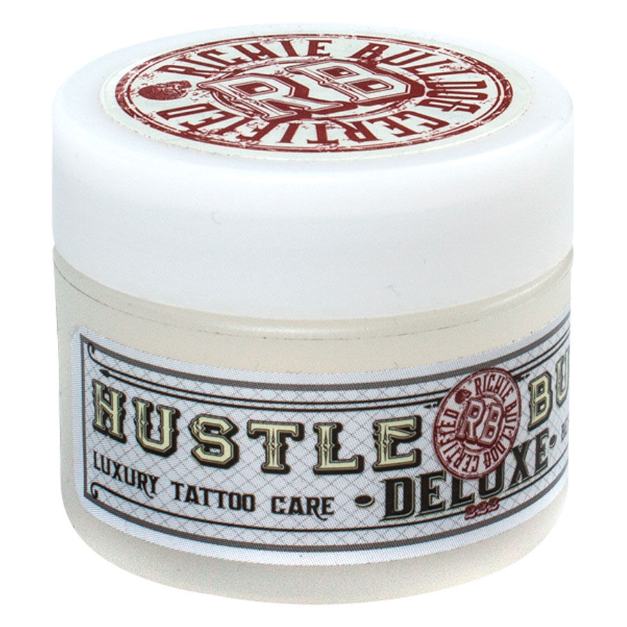 Hustle Butter Deluxe Soin Tattoo 30 ml Hustle Butter Deluxe dans un pot blanc, 30 ml, sur fond neutre
