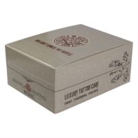 Hustle Butter Deluxe Box pour soin des tatouages Boîte beige avec logo Hustle Butter Deluxe et décorations