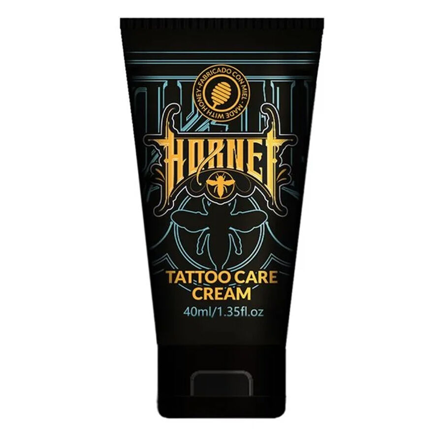 Crème de soin tatouage Hornet 40ml tube Tube noir de la crème de soin tatouage Hornet avec 40 ml de contenu sur fond blanc