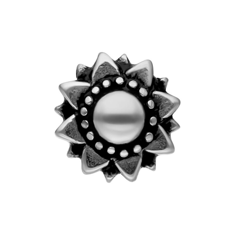 Barbell piercing tournesol argenté pour l'oreille Barbell tournesol argenté en acier chirurgical sur fond blanc