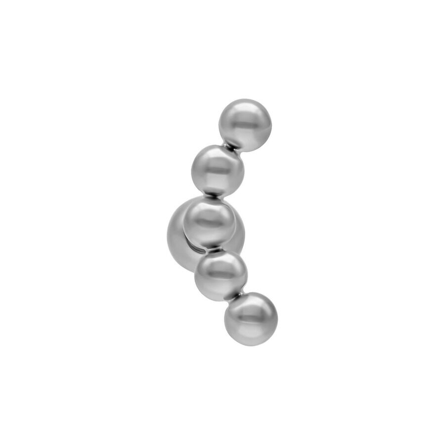 Barbell d'oreille courbe argenté en titane Barbell d'oreille argenté avec cinq boules sur fond blanc