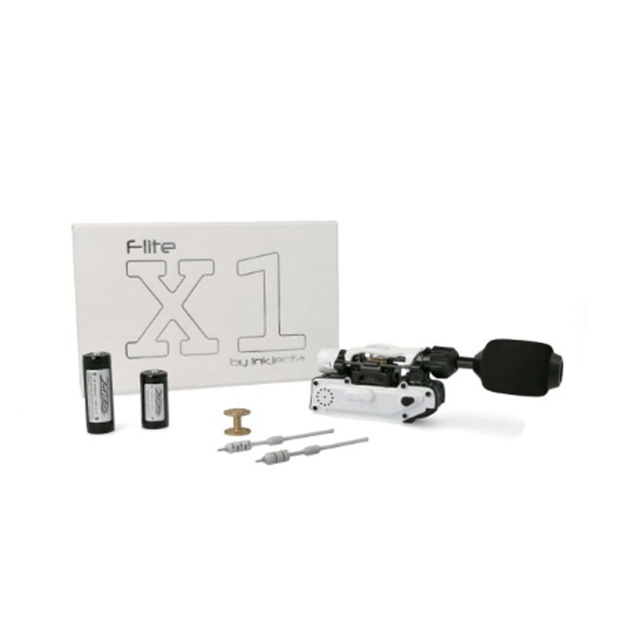 Machine à tatouer Inkjecta Flite X1 Troopa blanche Machine à tatouer blanche Inkjecta Flite X1 Troopa avec accessoires sur fond blanc