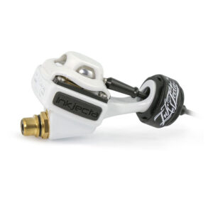 Machine à tatouer Flite Nano Elite blanche en aluminium avec poignée noire sur fond blanc