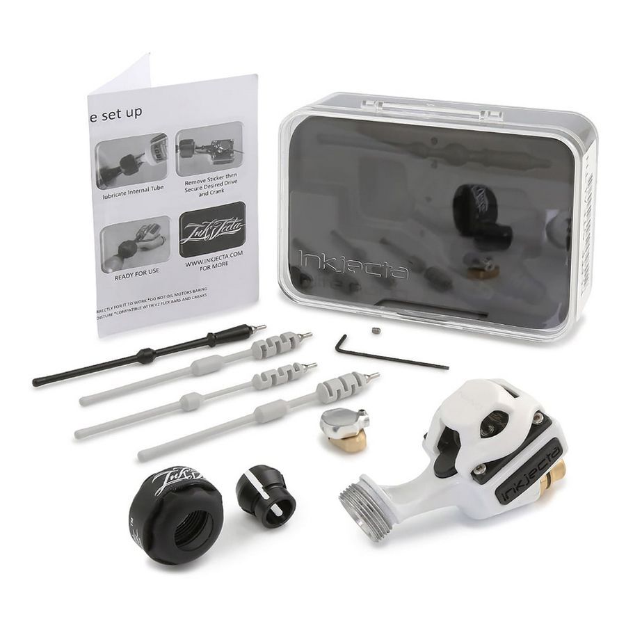 Machine à tatouer Flite Nano Elite Powda Troopa blanche Machine à tatouer blanche Flite Nano Elite Powda Troopa avec accessoires sur fond blanc