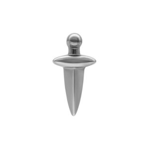 Embout de piercing argenté en forme de poignard sur fond blanc