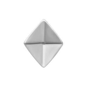 Embout pyramidal argenté en acier chirurgical sur fond blanc