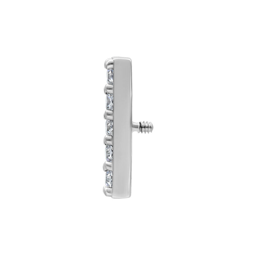 Embout argenté pour filetage interne avec cristaux Embout de piercing argenté avec cristaux clairs sur fond blanc