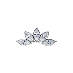 Embout Marquise argenté avec cinq cristaux clairs sur fond blanc
